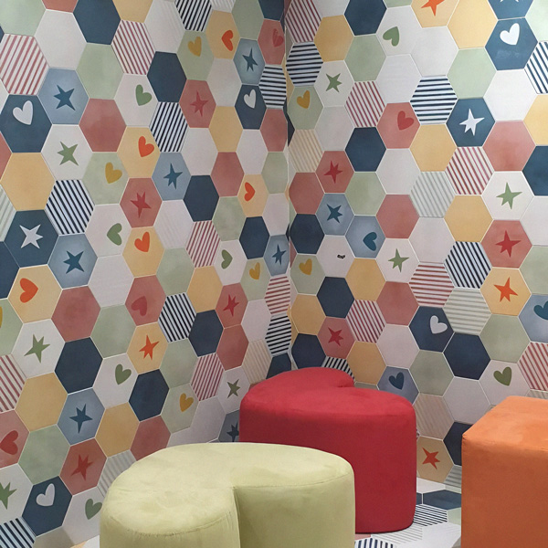 Spécialiste du carrelage sol et mur, Les Carrés Parfaits vous accueille dans son showroom de 200m2 à Chanteloup en Brie - Marne la Vallée